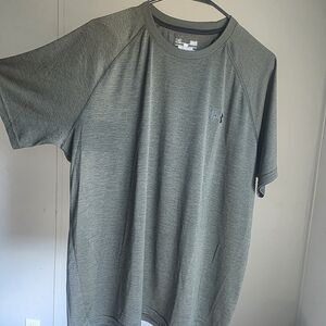 Under Armour Men's Green T-Shirt